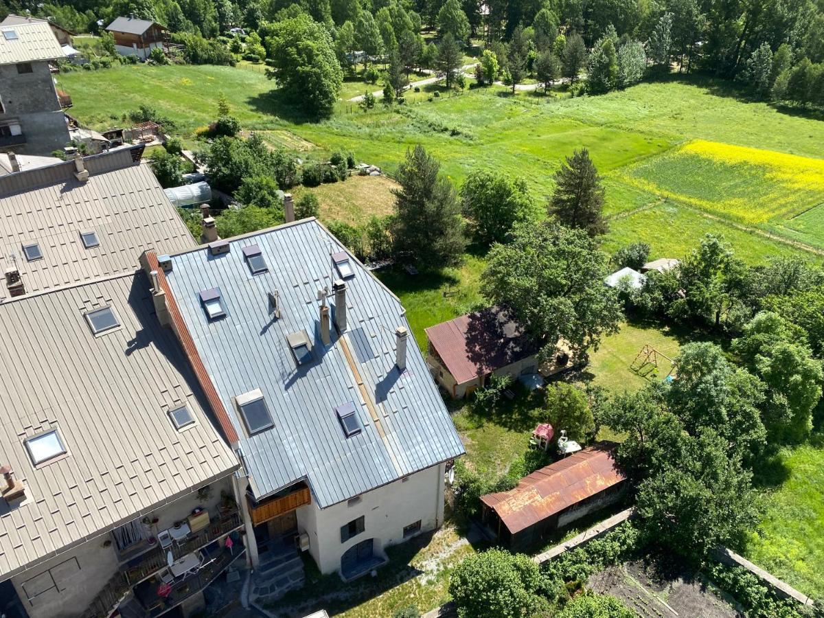 Appartement Dans Une Maison De Pays Briancon  Exterior photo